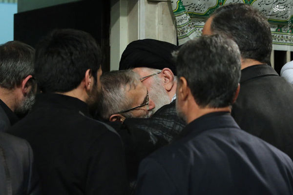 عکس/ حاج منصور در آغوش حضرت آقا