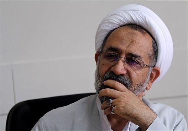 مصلحی: هاشمی‌رفسنجانی را فریب می‌دهند 