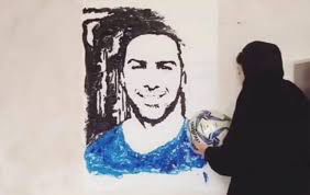 فیلم/ نقاشی چهره فرهاد مجیدی با توپ فوتبال
