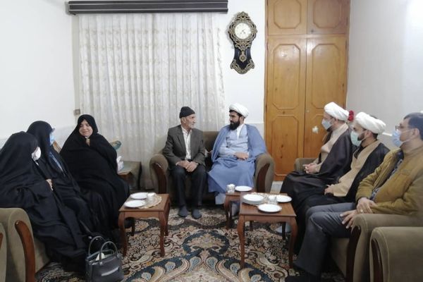 خانواده شهدا و ایثارگران از افتخارات کشور هستند
