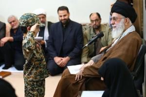 ماجرای احترام نظامی فرزند شهید مدافع به آقا