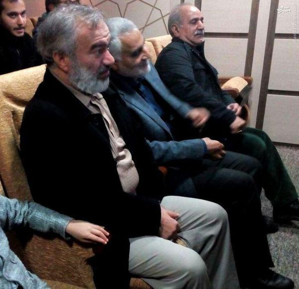 سردار سلیمانی در حال تماشای بادیگارد +عکس