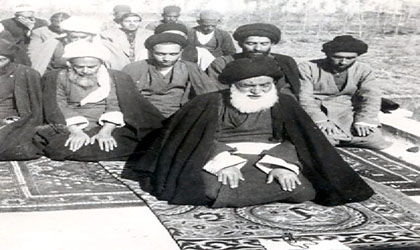 آیت الله بروجردی و ماجرای بوسیدن دست یک طلبه 