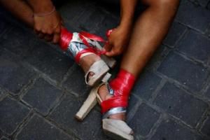 کفش پاشنه بلند مردانه از کجا آمده است؟+عکس