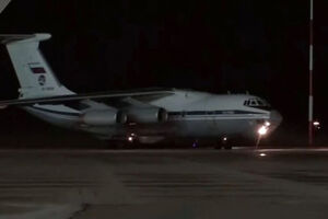 فیلم/ هواپیمای حامل کمک‌های پزشکی روسیه به آمریکا
