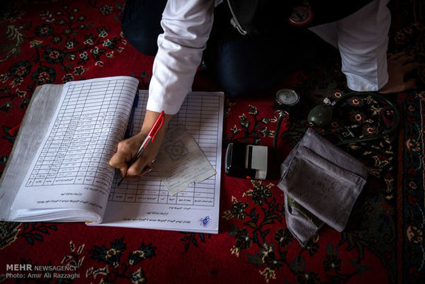 پزشکان هلال احمر گلستان در ثلاث باباجانی خدمت رسانی می کنند