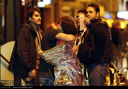 دست‌کم ۱۵۳ نفر کشته و ۲۰۰ نفر زخمی شدند/ داعش مسئولیت انفجارهای پاریس را برعهده گرفت/ مرزهای فرانسه بسته شد + واکنش‌ها