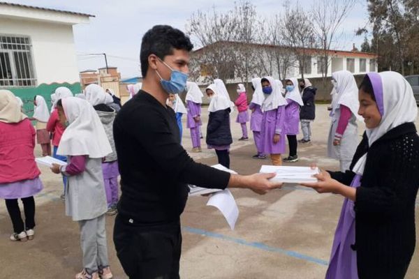 توزیع ۱۷۰۰ بسته لوازم التحریر بین کودکان و نوجوانان روستاهای کمتر توسعه یافته گلستان