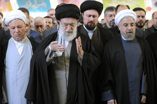 رهبر انقلاب تاکنون بر پیکر چه شخصیت‌هایی نماز خواندند؟
