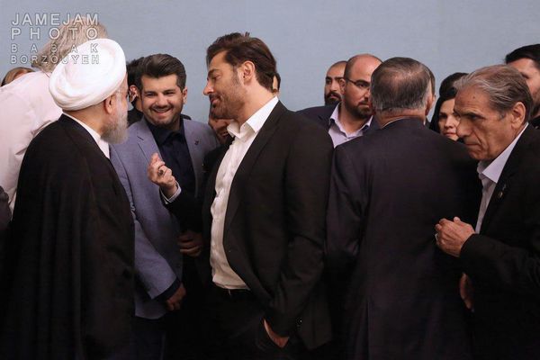 تصویری از محمدرضا گلزار و روحانی که سوژه رسانه‌ها شد