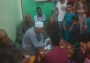 فیلم/ مرگ یک عاقد هنگام جاری کردن عقد دخترش  