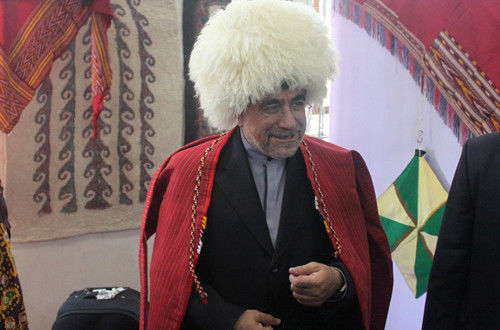 جنتی در لباس ترکمنی