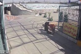 فیلم/ لحظه ورود تروریست‌ها به حرم امام(ره)