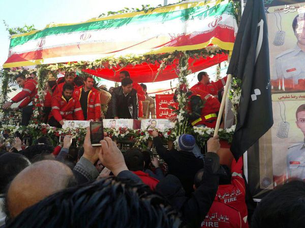 نقشه کاسبان ترحیم در تشییع شهدای آتشنشان ناکام ماند+ عکس