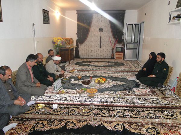 دیدار ستاد بزرگداشت مقام معلم از خانواده شهید سید کریم کهنه کلبادی /عکس