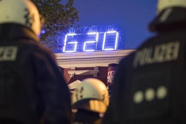 کثافت‌کاری شرم‌آور پلیس‌های آلمانی در خوابگاه +تصاویر