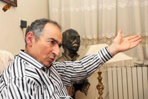 دفاع از چکمه‌پوش بی‌سواد در دانشگاه!/ خون آشام پاریسی در راه تهران