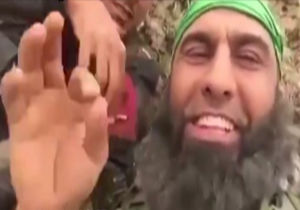 سلفی ابوعزرائیل و همرزمانش حین جنگ با داعش + فیلم