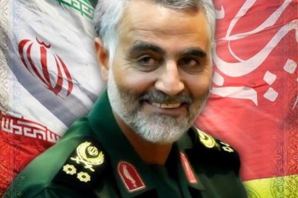 «سردار سلیمانی» بر سر مزار مادرش +عکس