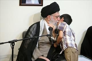  حاشیه‌های خواندنی از دیدارهای خانواده‌ شهدای مدافع حرم با رهبر انقلاب+ تصاویر