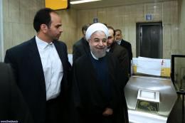 تصاویر / حسن روحانی در متروی تهران