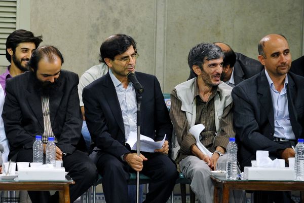 دانلود کلیپ شعر‌خوانی طنز ناصر فیض در محضر رهبر انقلاب