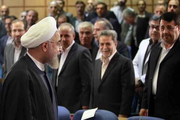 اقدام توهین آمیز استانداران و فرمانداران در حضور رئیس جمهور