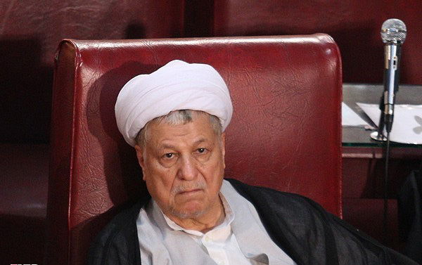 هاشمی ناآگاه است یا خائن؟