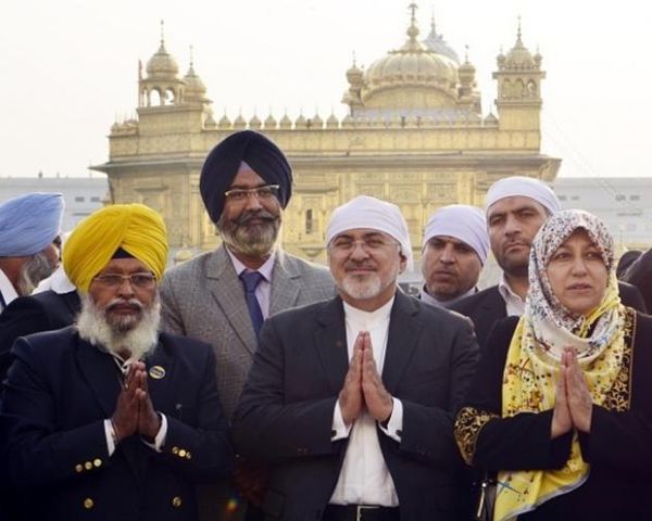 عکس/ ژست هندی ظریف و همسرش در معبدهند