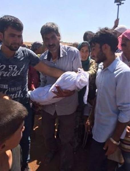 تشییع پیکر "کودک سوری" در کوبانی + عکس