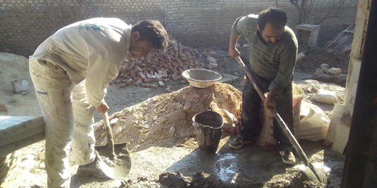 بازسازی منزل روستایی سیل‎زده توسط جهادگران بسیجی