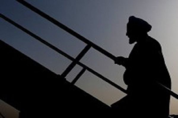 بزرگترین کاسبان فتنه، بانیان تحریم ها هستند/ پله ای که فتنه گران ساختند اما روحانی از آن بالا رفت