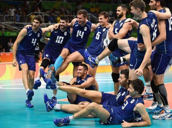 عکس/ شادی خاص ایتالیا پس از حذف ایران