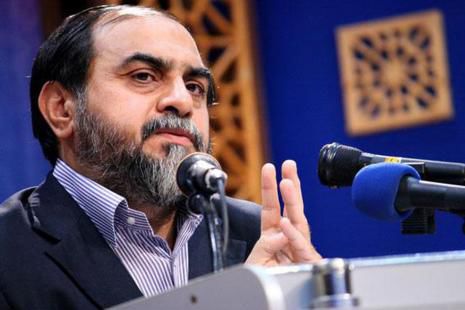 کسانی که می‌گویند هرحرفی نمی‌شود زد چون آمریکا از ما ناراحت می‌شود، ریشه خط امام را می زنند/ تسلیم در مقابل دشمن را آشتی با جهان می‌نامند