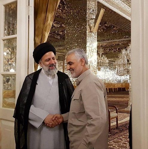 دیدار سردار سلیمانی با آیت الله رئیسی در حرم مطهر رضوی +عکس