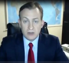 فیلم/ حمله بچه ها به اتاق پدر وسط مصاحبه زنده با بی بی سی؛