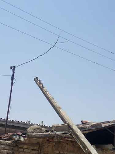 تیر خم شده روستا حیدر آباد تعویض شد! / علت تاخیر چند هفته ای چیست؟
