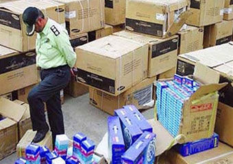قاچاق یارانه به آن سوی مرزها!/ چرا برخی از کالاهای دولتی به دست دلالان میرسید؟