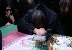 دانلود وداع خانواده‌ها با پیکر آتش‌نشانان در معراج شهدا