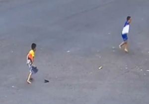 فیلم / پرت شدن کودکان از خودرو پس از تصادف وحشتناک 