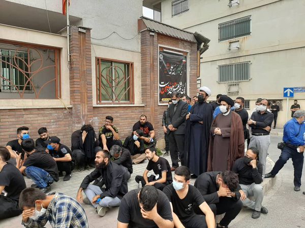 تجمع و عزاداری خودجوش مردمی در مقابل شورای شهر گرگان برگزار شد