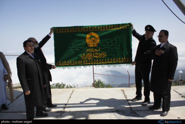 پرچم آستان قدس رضوی در بام گلستان به احتزاز درآمد+عکس