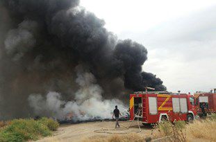 آتش‌سوزی دپوی لاستیک‌های فرسوده علت دود سیاه در گنبدکاووس