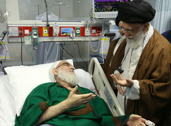 عکس/ امام خامنه ای از آیت الله هاشمی شاهرودی عیادت کردند