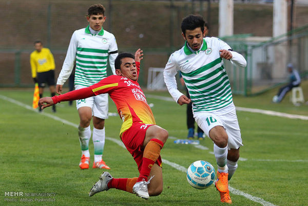 حمله یک تیم به جایگاه استقلال