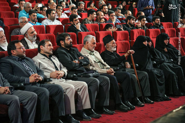 عکس/ خانواده شهید نصیری در کنار حاج قاسم سلیمانی