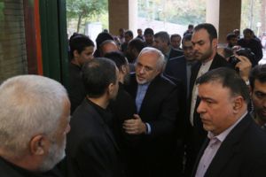  روایت یکی از شاهدان عینی از حاشیه های حضور  ظریف در دانشگاه امام صادق