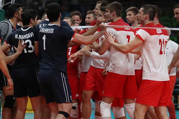 حرکت زشت برخی ایرانی ها در حمله به ستاره های حریف تیم ملی