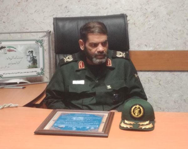 کارگران از پشت دستگاه با دشمن می جنگند/پاکترین و سالم ترین زندگی را قشر کارگری دارد