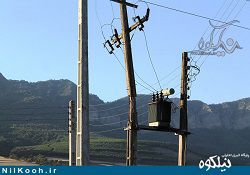 تیر برق شکسته روستای حاجی‌آباد تهدیدی برای مردم + عکس